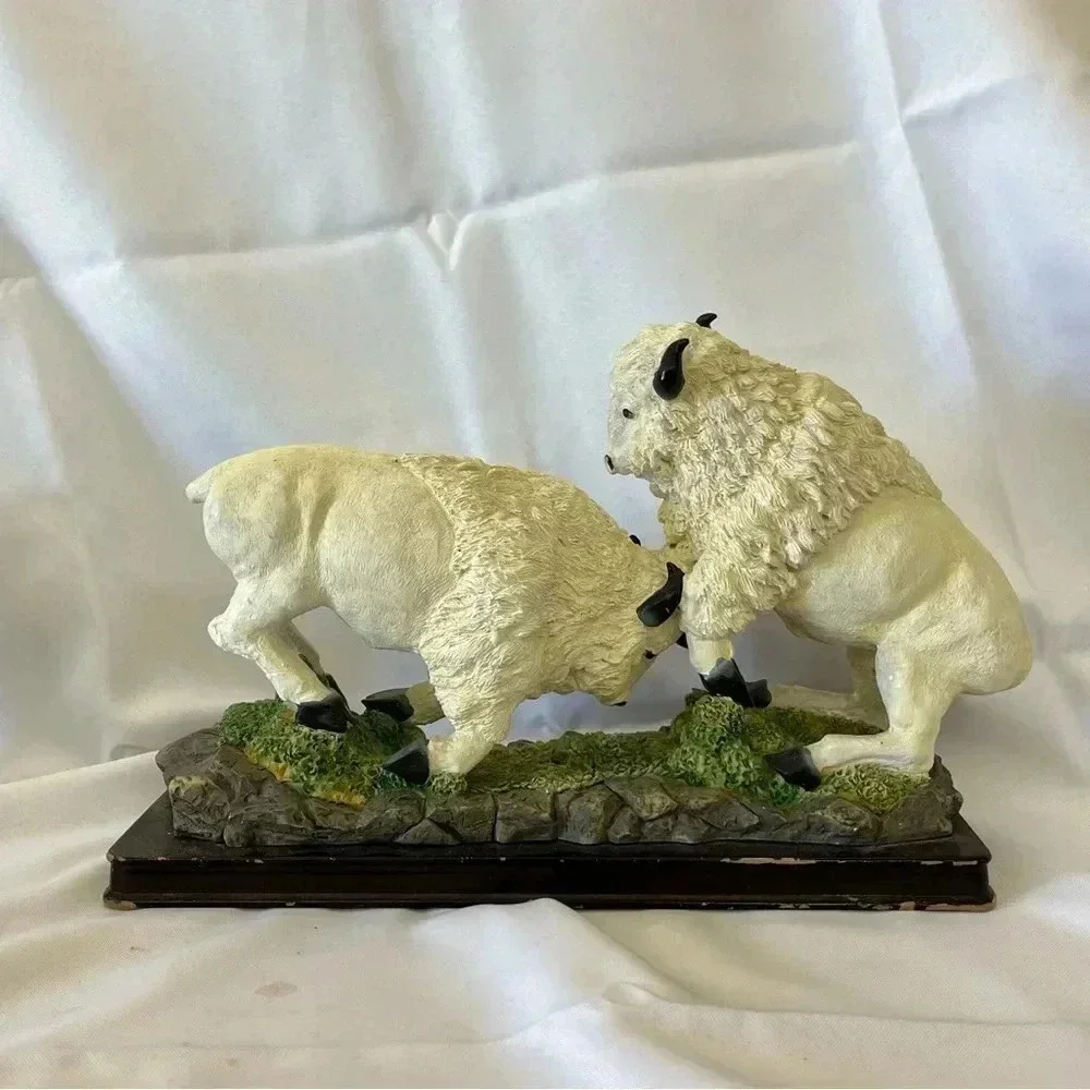 Vintage Number One Collection Fighting Bison Resin Statue - Picture 4 of 6